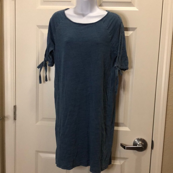 Jane and Delancey Dresses & Skirts - Jane & Delancey  Dress   color is Blue jean    size  M